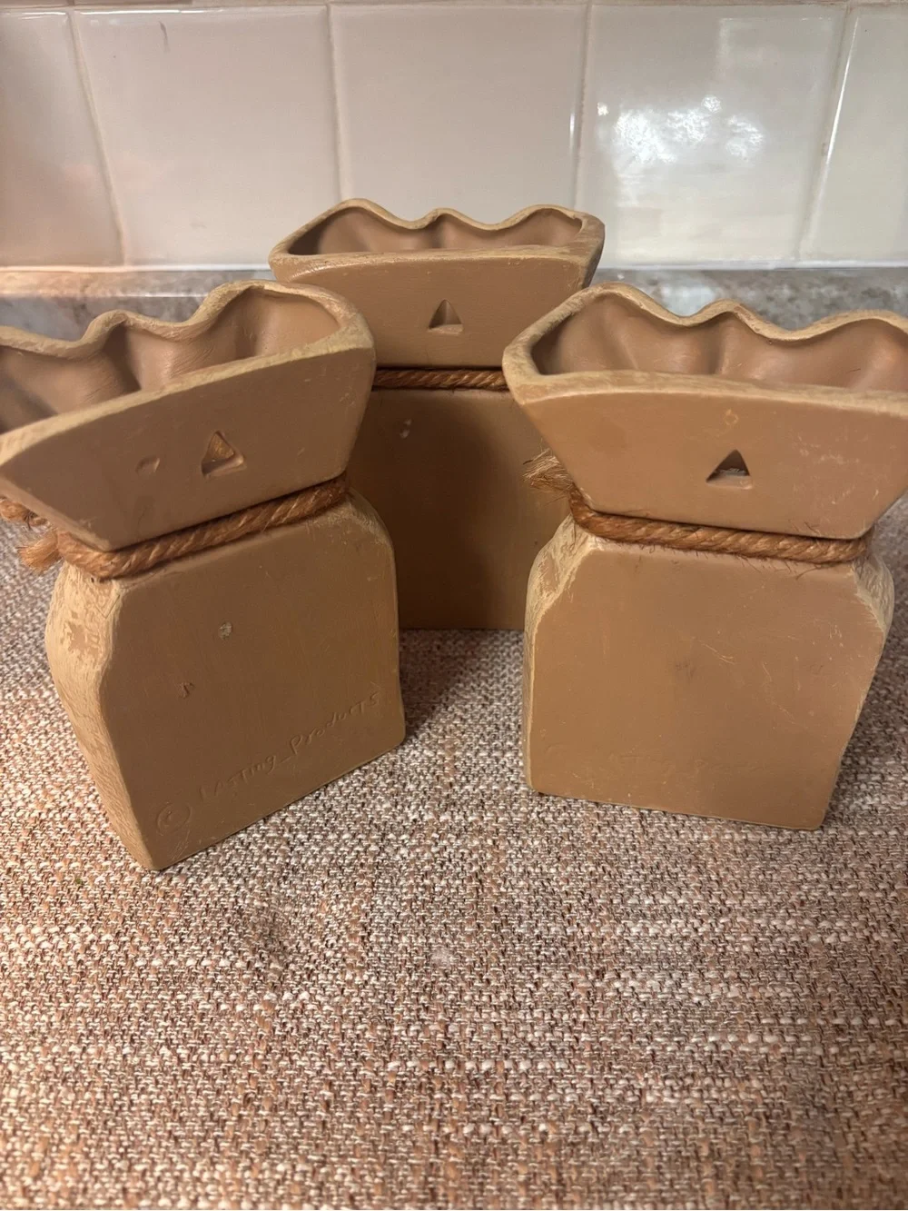 vintage Homco ceramic burlap-sack-style wall pocket